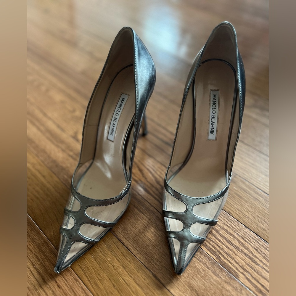 ✨ Manolo Blahnik Gray Mesh & Leather Heels ✨